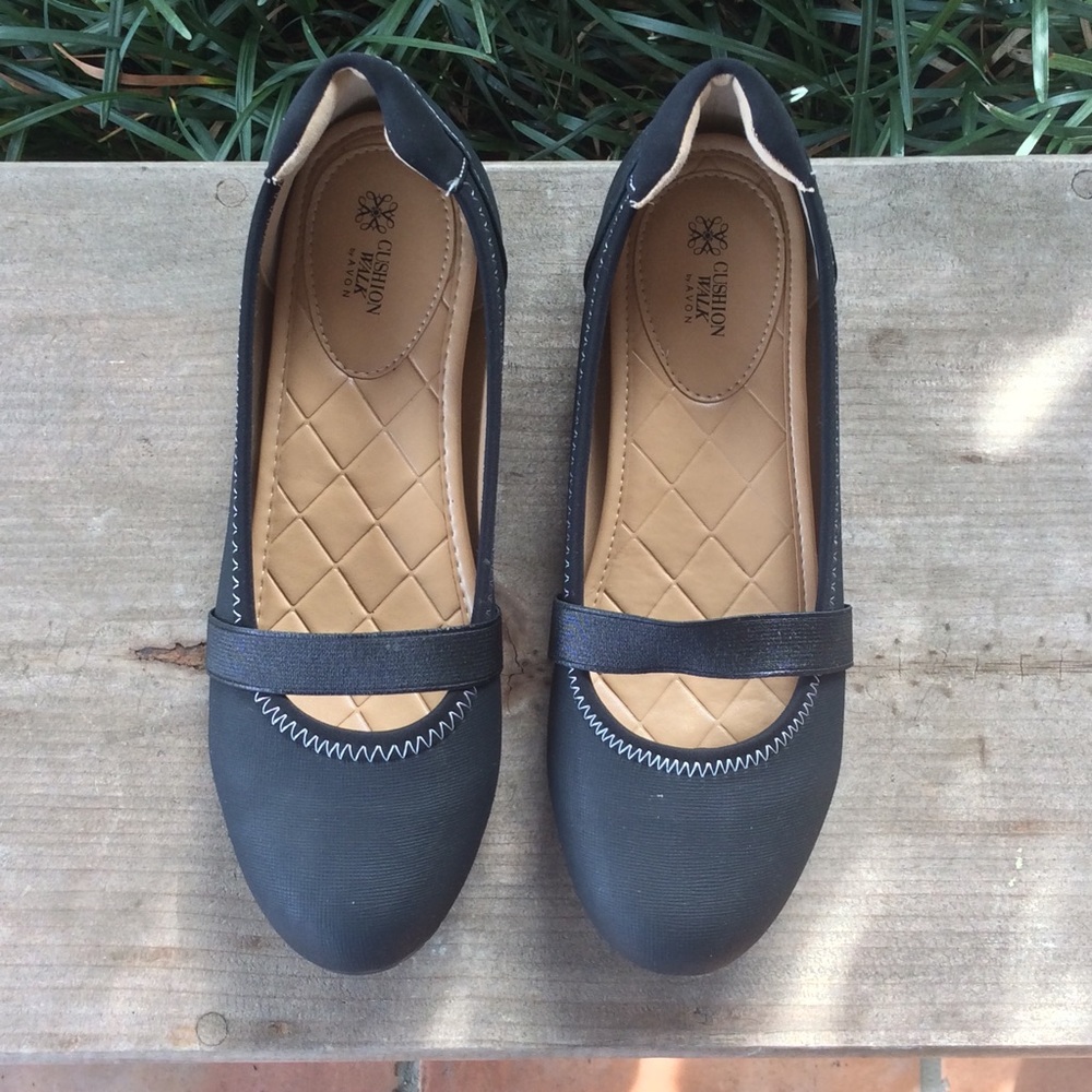 Cushion Walk by Avon black flats Sz 8 NWOB